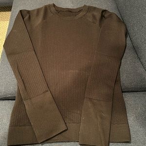 black lululemon long sleeve